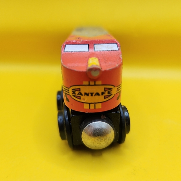 Lionel Heritage Series Wood Diesel Santa Fe Engine # 50272 Magnetic 2006 - Picture 2 of 6